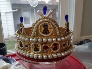 A crown. 