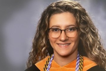 A headshot of a girl.