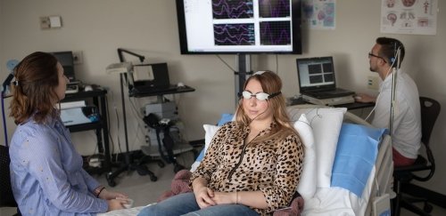 Intraoperative Neurophysiological Monitoring certification students in the lab doing brain scans.