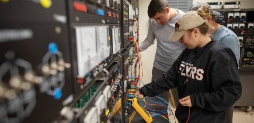 CU-Bloomsburg EET students working in classroom laboratory