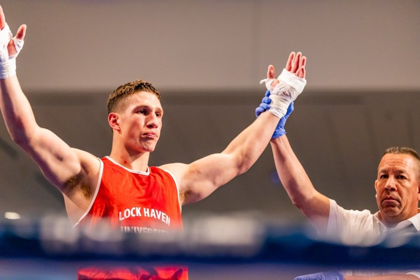 Christian boxing in a red uniform. 